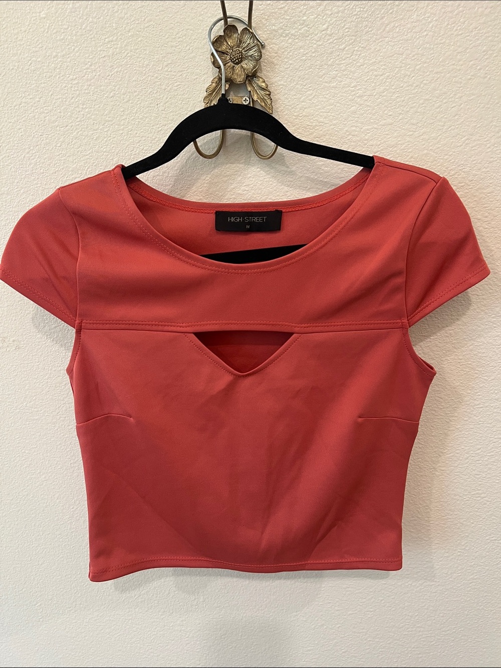 High Street Women's Coral Cutout Crop Top